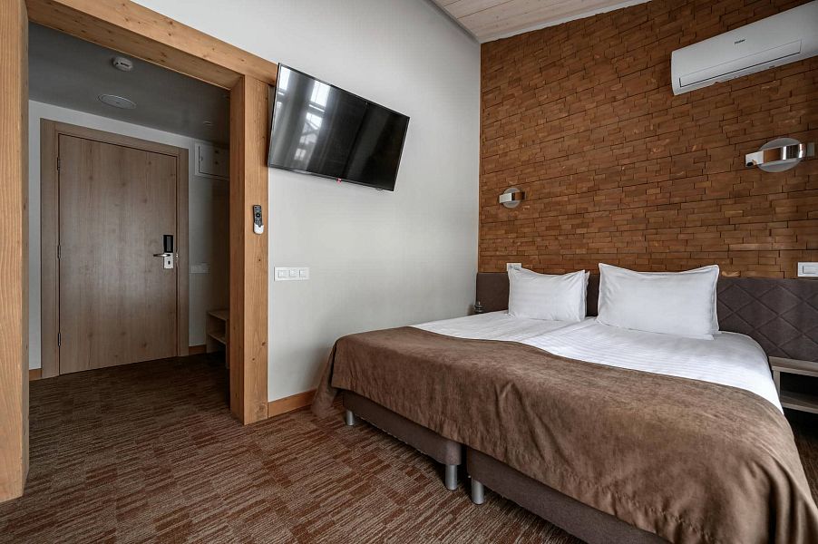 hotel-card